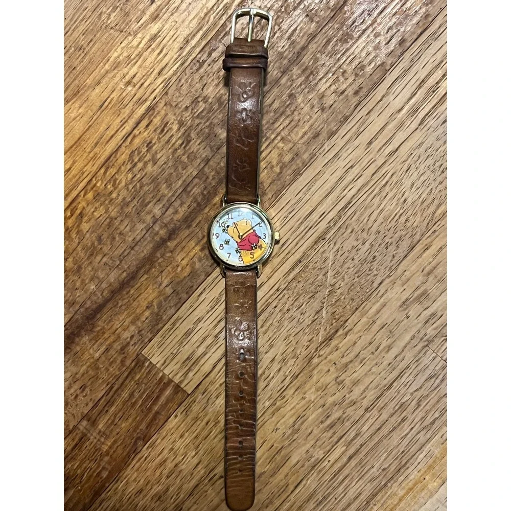 Vtg Timex Disney Winnie the Pooh Watch Gold Tone Leather Bee Strap Untested